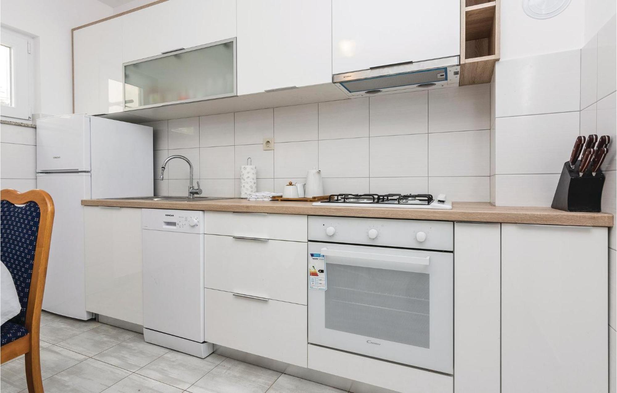 Stunning Home In Zadar With Kitchen Oda fotoğraf